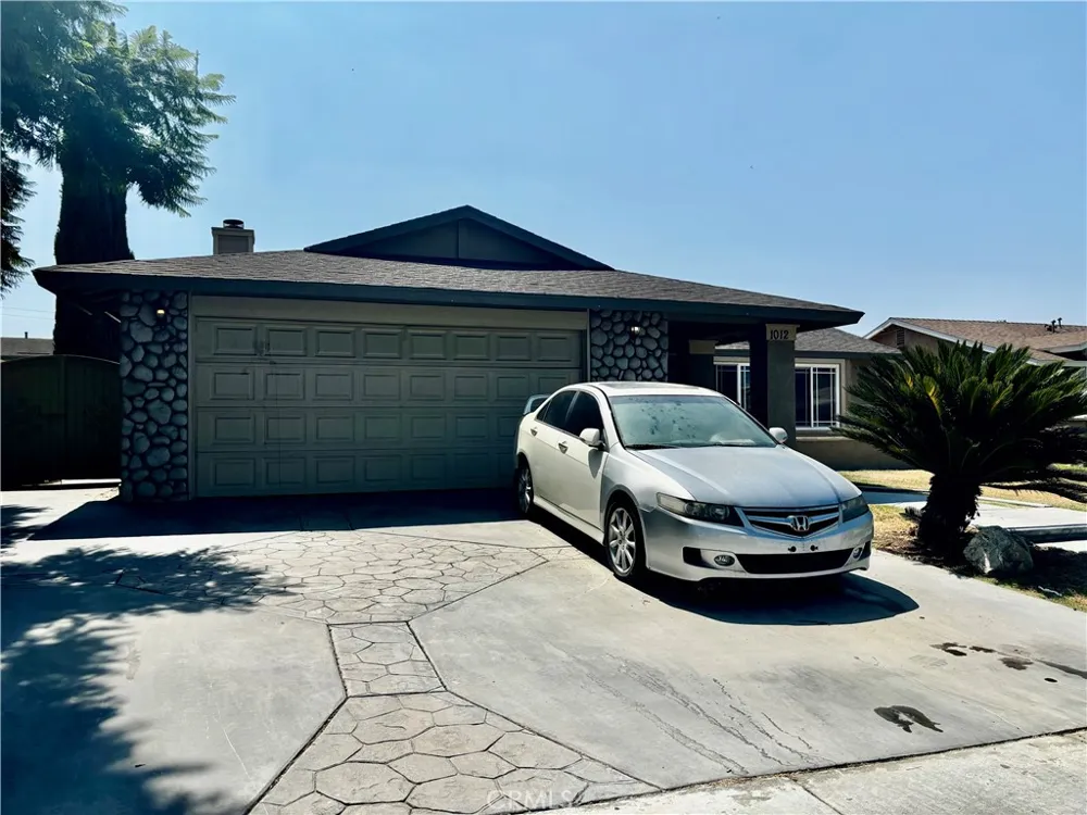 1012 Long Beach Drive Colton, CA 92324