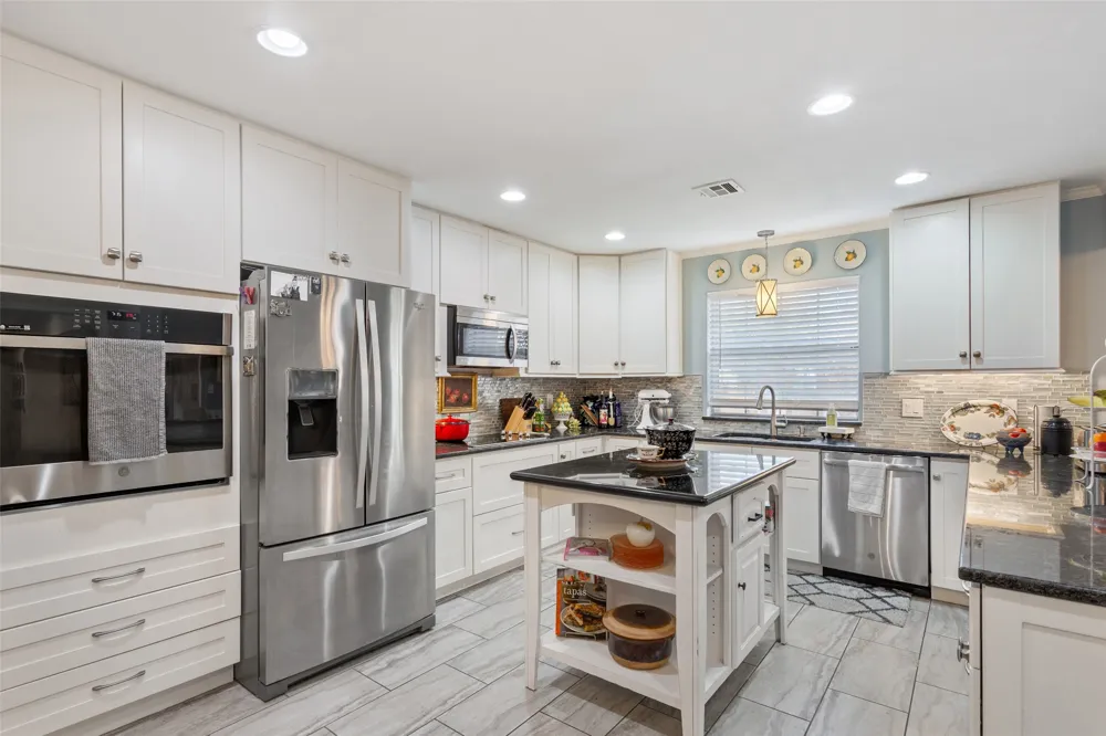 409 Shadow Mountain Drive Woodway, TX 76712