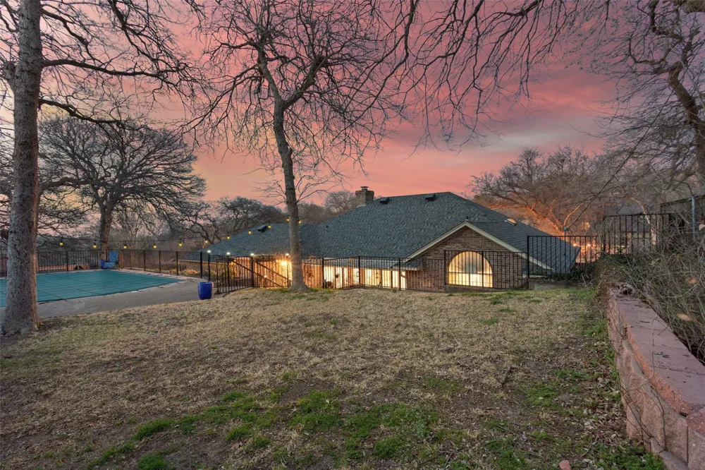 409 Shadow Mountain Drive Woodway, TX 76712