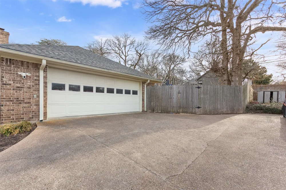 409 Shadow Mountain Drive Woodway, TX 76712