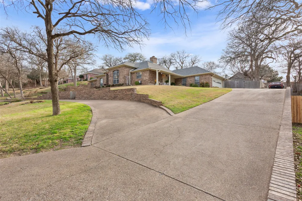 409 Shadow Mountain Drive Woodway, TX 76712