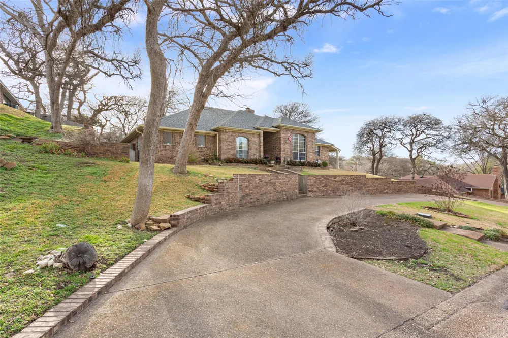409 Shadow Mountain Drive Woodway, TX 76712