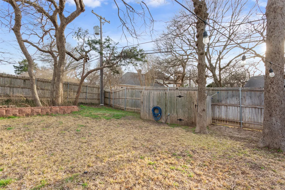 409 Shadow Mountain Drive Woodway, TX 76712