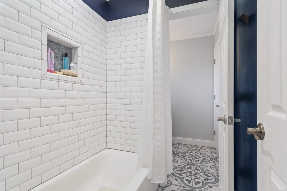 409 Shadow Mountain Drive Woodway, TX 76712