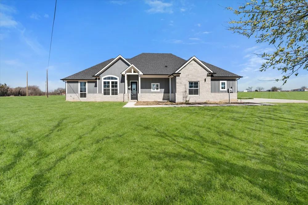 4609 County Road 206 Grandview, TX 76050