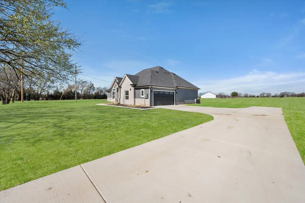 4609 County Road 206 Grandview, TX 76050