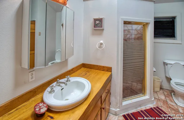 210 Bluebonnet Dr Concan, TX 78838