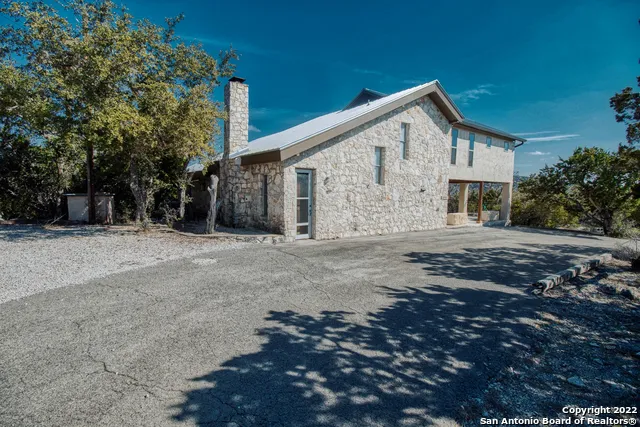 210 Bluebonnet Dr Concan, TX 78838