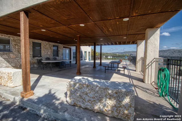 210 Bluebonnet Dr Concan, TX 78838