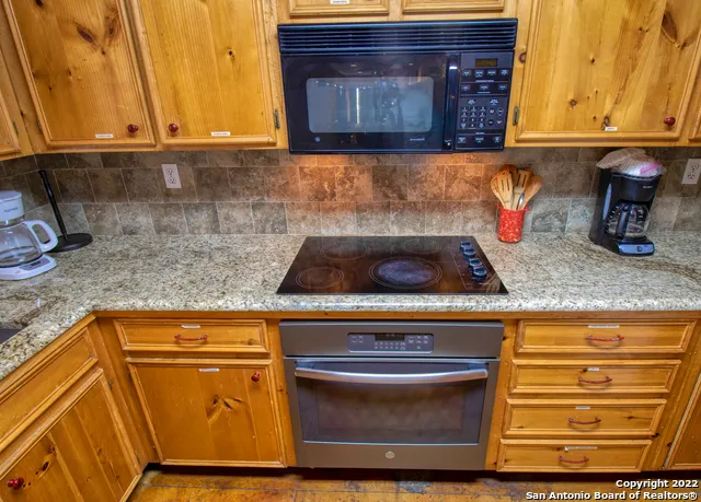 210 Bluebonnet Dr Concan, TX 78838