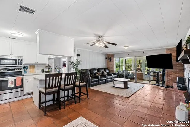 180 Freeman Circle George West, TX 78022