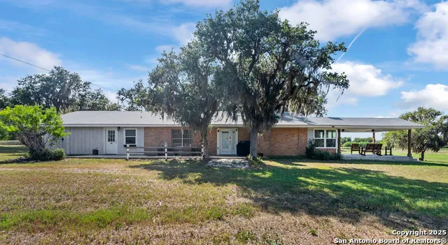 180 Freeman Circle George West, TX 78022