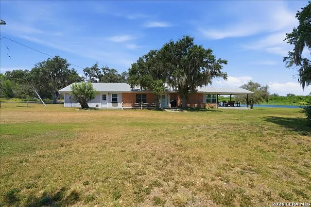 180 Freeman Circle George West, TX 78022