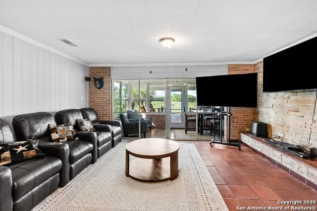 180 Freeman Circle George West, TX 78022