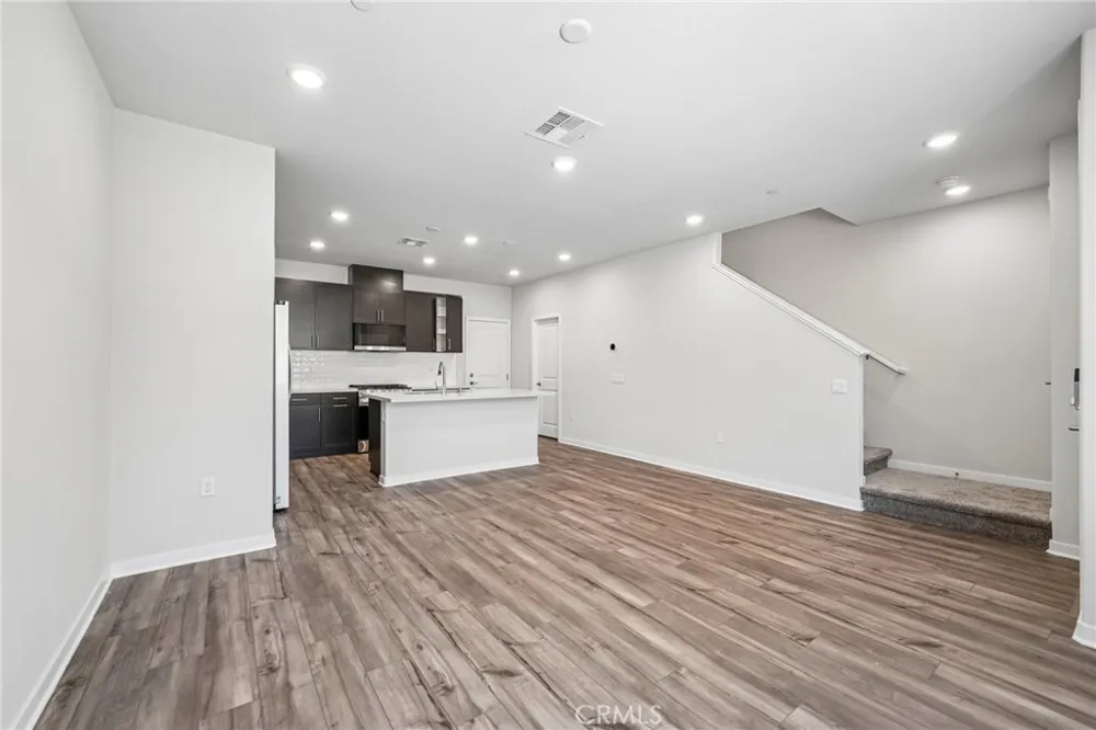 9821 Crossbay Loop #903 Jurupa Valley, CA 92509