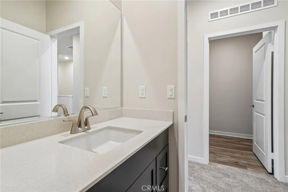 9821 Crossbay Loop #903 Jurupa Valley, CA 92509