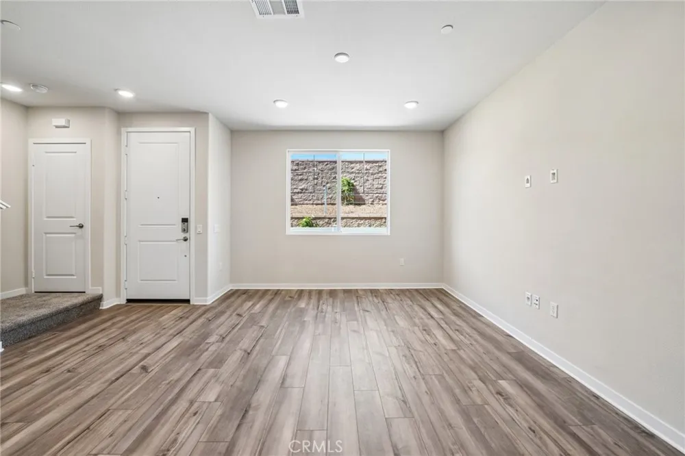 9821 Crossbay Loop #903 Jurupa Valley, CA 92509
