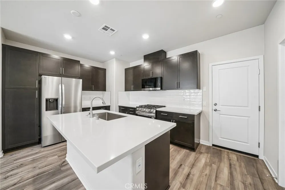 9821 Crossbay Loop #903 Jurupa Valley, CA 92509