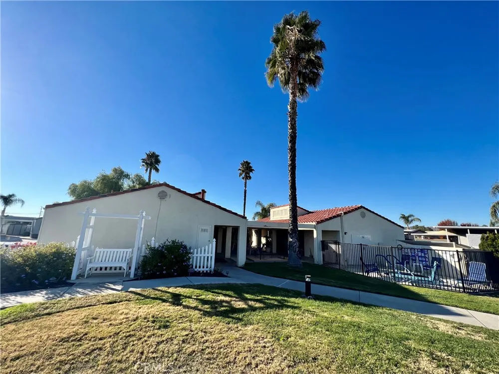 1295 S Cawston Avenue Hemet, CA 92545