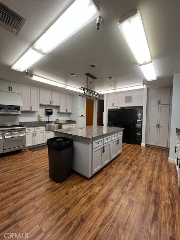 1295 S Cawston Avenue Hemet, CA 92545