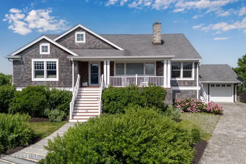 564 Lake Avenue
