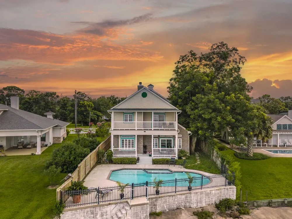 3039 Bayshore Drive Bacliff, TX 77518