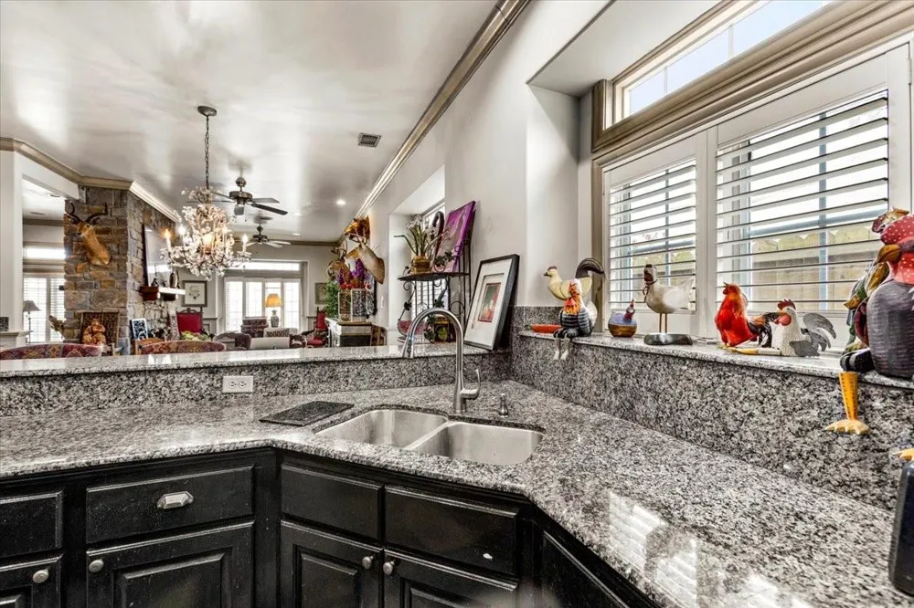 3039 Bayshore Drive Bacliff, TX 77518