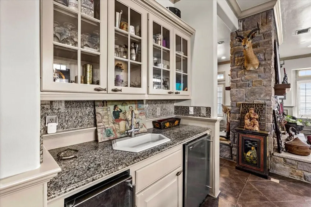 3039 Bayshore Drive Bacliff, TX 77518