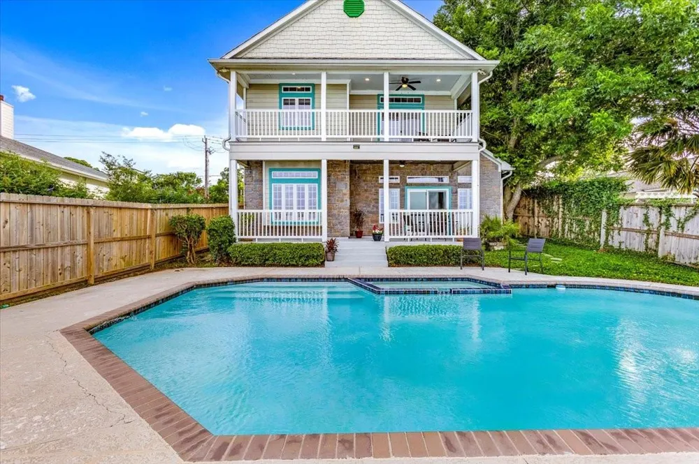 3039 Bayshore Drive Bacliff, TX 77518