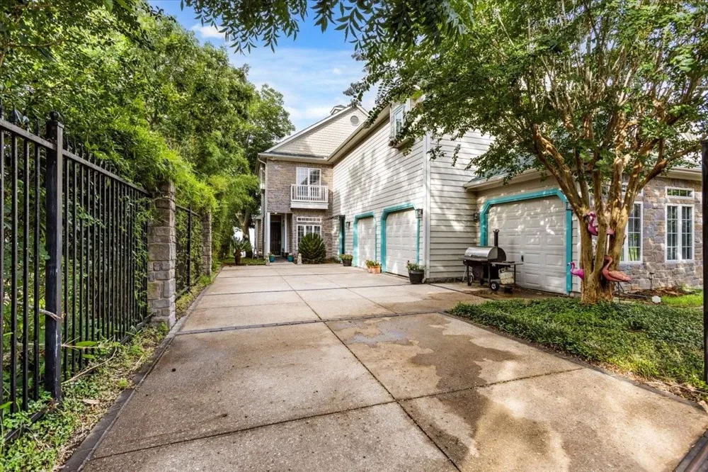 3039 Bayshore Drive Bacliff, TX 77518
