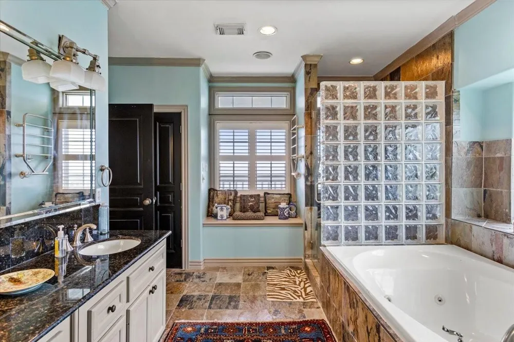 3039 Bayshore Drive Bacliff, TX 77518