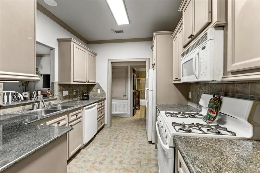3039 Bayshore Drive Bacliff, TX 77518