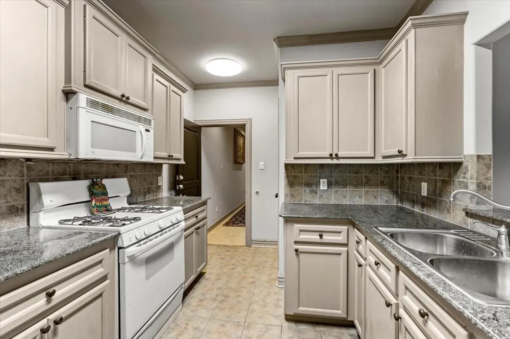 3039 Bayshore Drive Bacliff, TX 77518