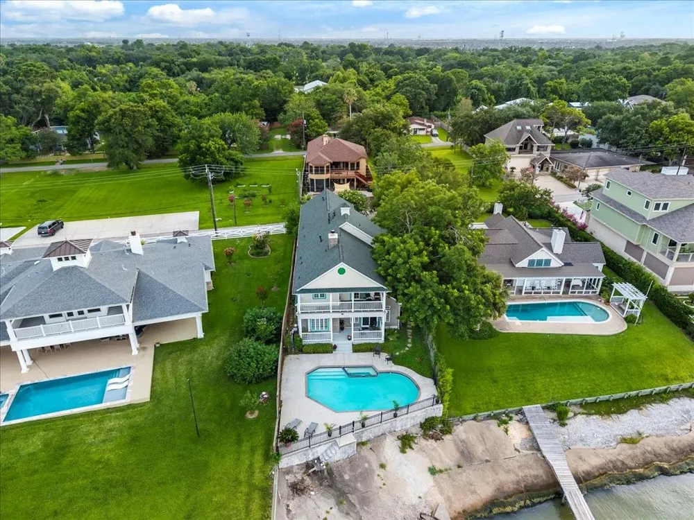 3039 Bayshore Drive Bacliff, TX 77518