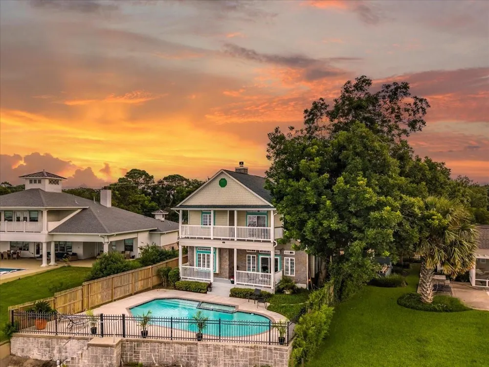 3039 Bayshore Drive Bacliff, TX 77518