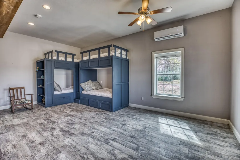 10822 Korthauer Bellville, TX 77418
