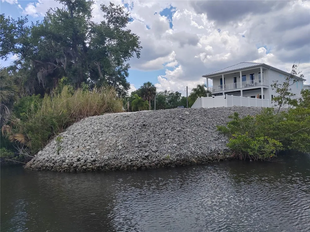 4623 3RD AVENUE E Bradenton, FL 34208