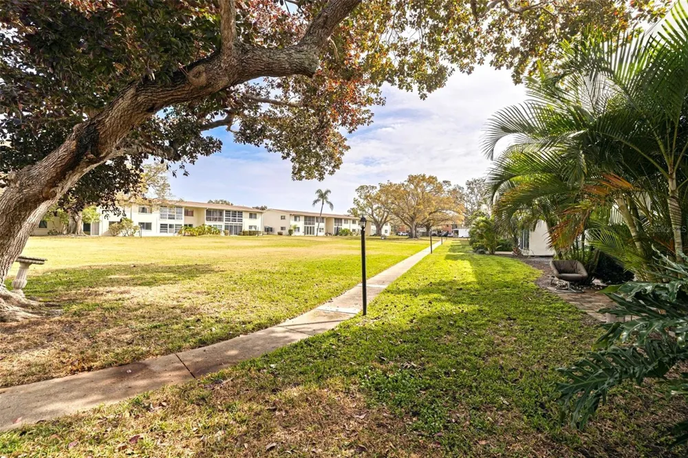 4480 OVERLOOK DRIVE NE #12 St Petersburg, FL 33703