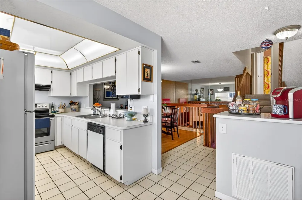 11722 CURRIE LANE #F2 Largo, FL 33774