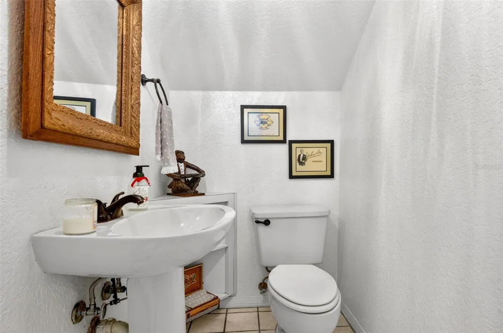 11722 CURRIE LANE #F2 Largo, FL 33774