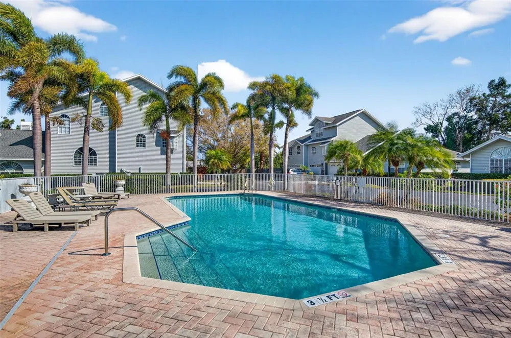 11722 CURRIE LANE #F2 Largo, FL 33774