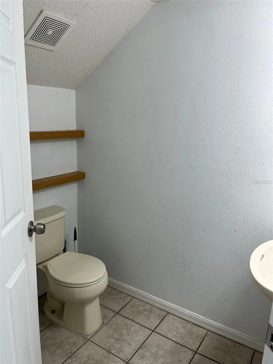 641 KENSINGTON LAKE CIRCLE Brandon, FL 33511