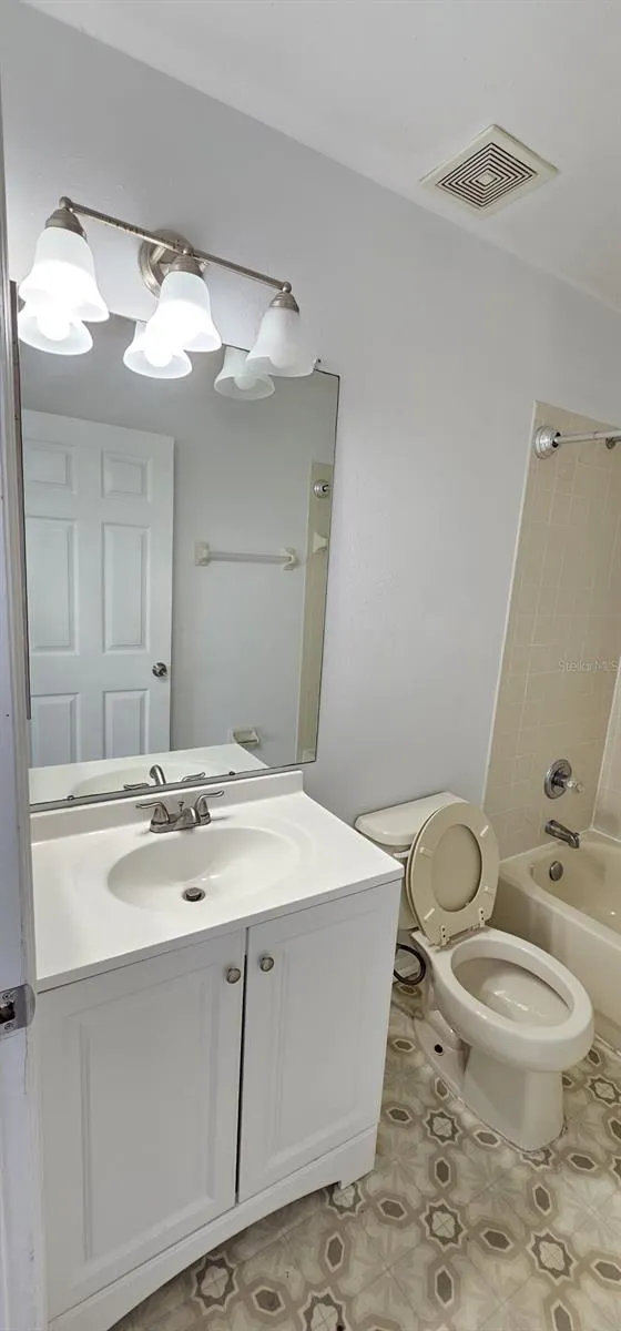 641 KENSINGTON LAKE CIRCLE Brandon, FL 33511