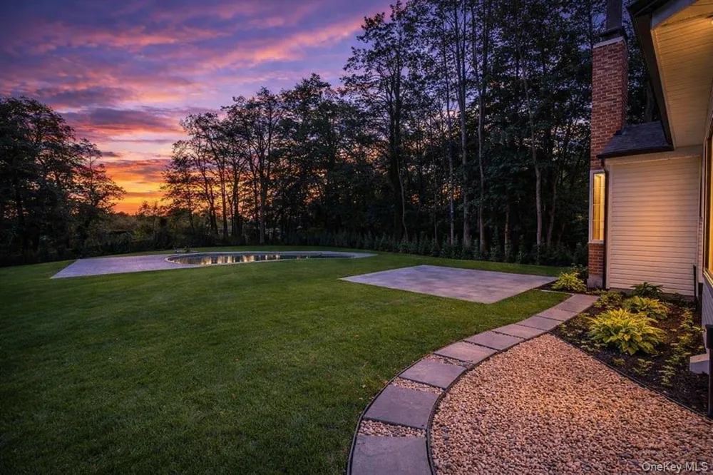 22 Peppermill Lane Dix Hills, NY 11746