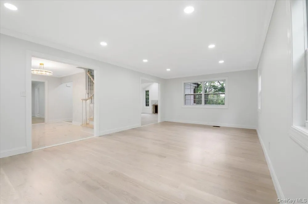 22 Peppermill Lane Dix Hills, NY 11746