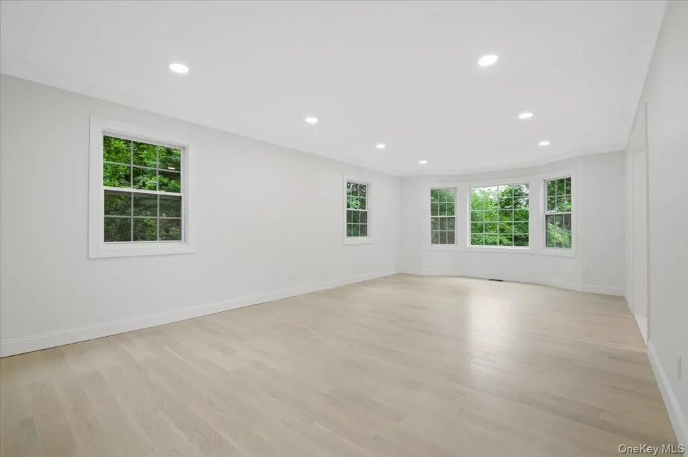 22 Peppermill Lane Dix Hills, NY 11746