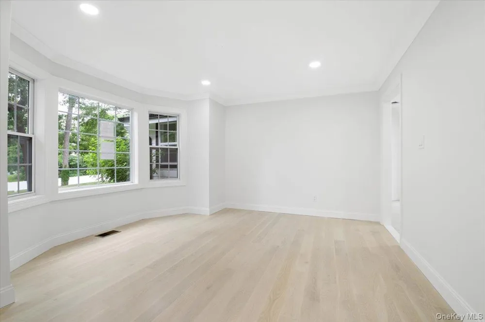 22 Peppermill Lane Dix Hills, NY 11746