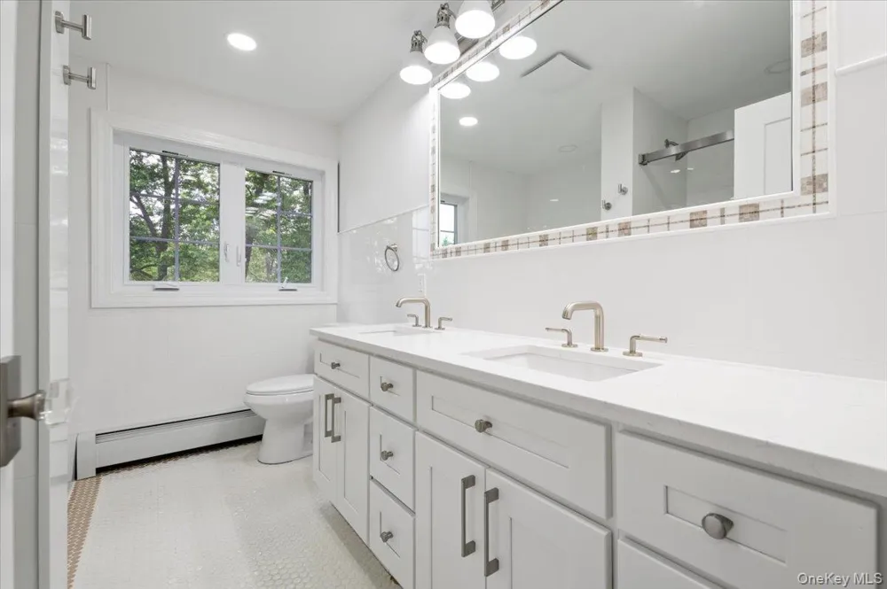 22 Peppermill Lane Dix Hills, NY 11746