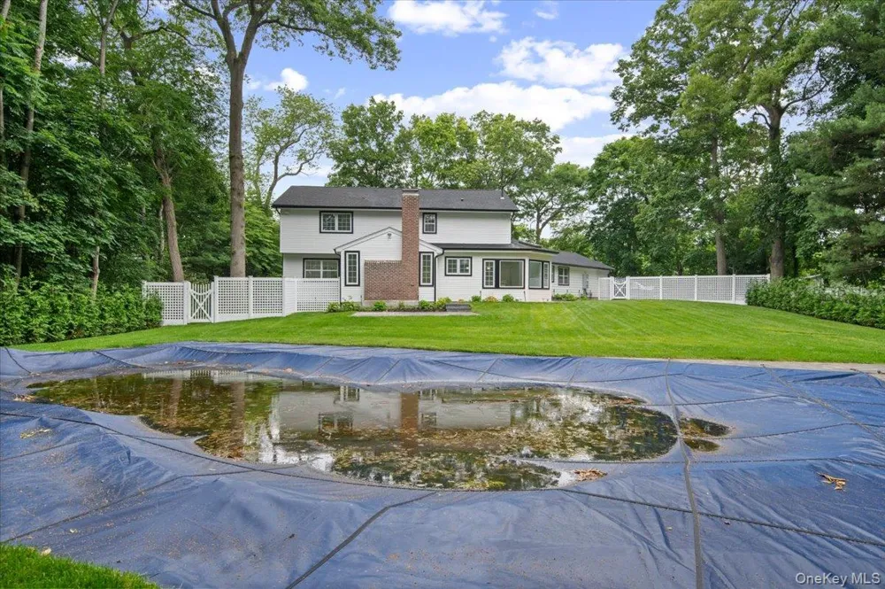 22 Peppermill Lane Dix Hills, NY 11746