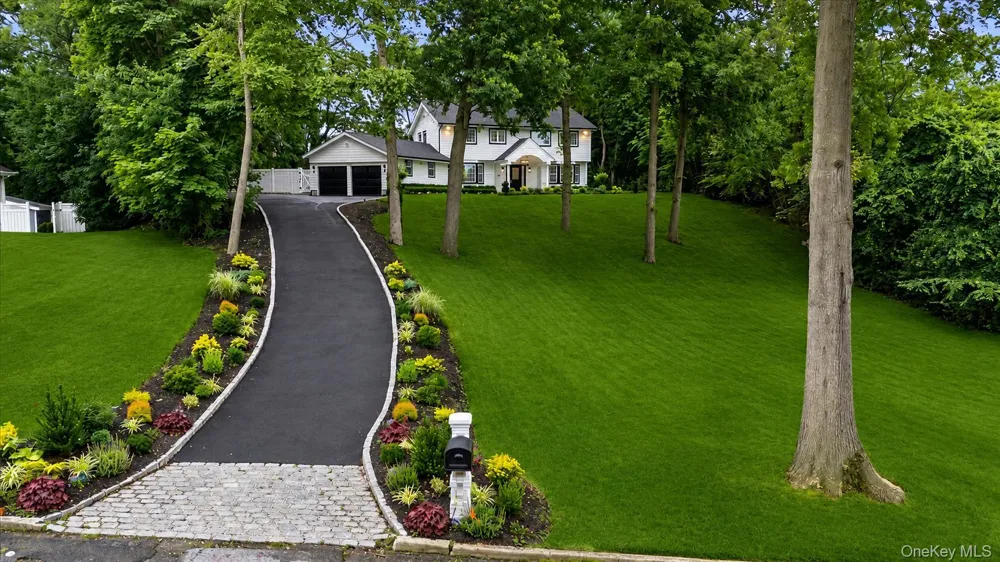 22 Peppermill Lane Dix Hills, NY 11746